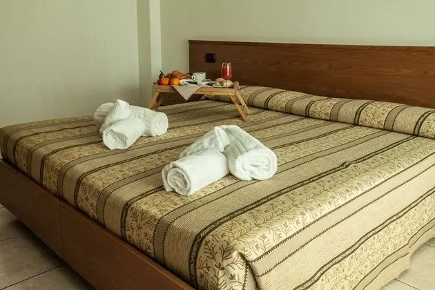 Üç Kişilik Oda