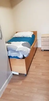 Ortak Ranzalı Oda, Sadece kadınlar için, Ortak Banyo