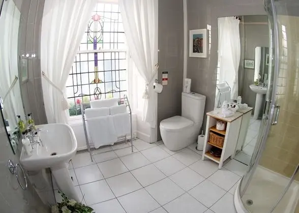 Tek Büyük veya İki Ayrı Yataklı Oda, Özel Banyo