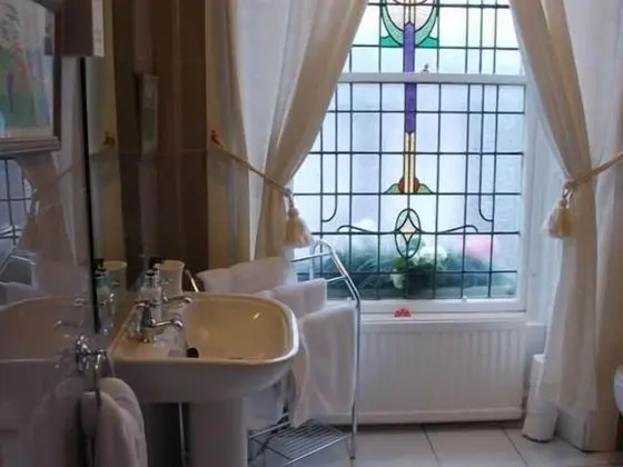 Tek Büyük veya İki Ayrı Yataklı Oda, Özel Banyo