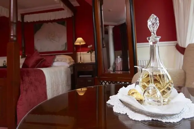 Luxury Tek Büyük Yataklı Oda (Four Poster Bed)
