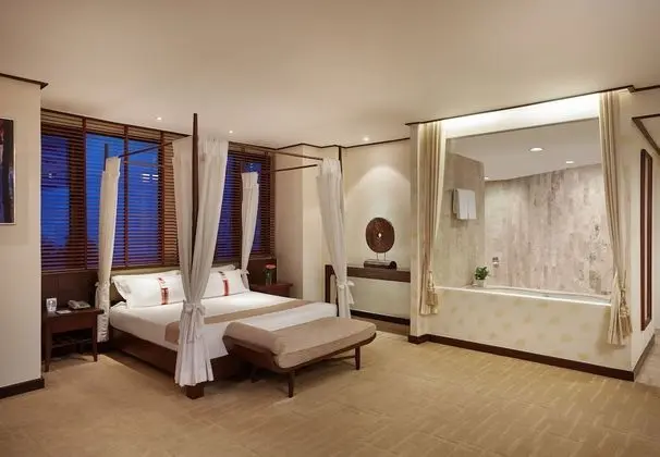 Deluxe Room (Corner Wing)