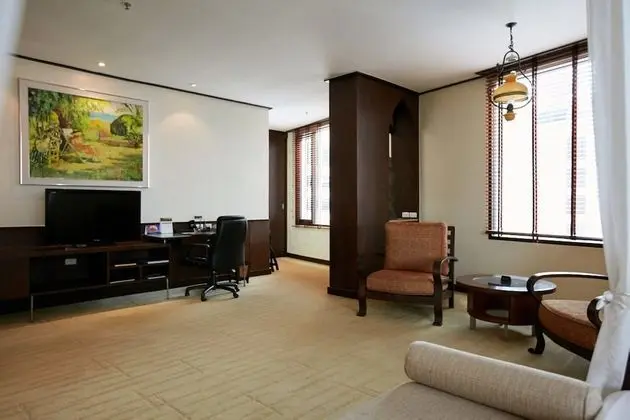 Deluxe Room (Corner Wing)