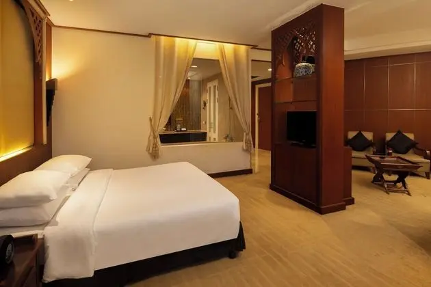 Deluxe Room (Corner Wing)