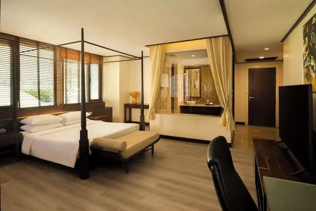 Deluxe Room (Corner Wing)