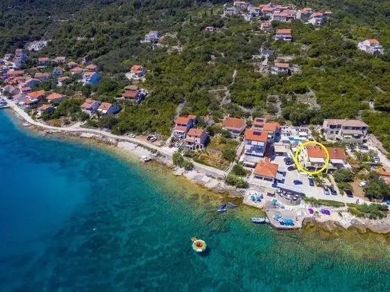 Apart Daire (Davor - 20m from sea - A1(2+2))