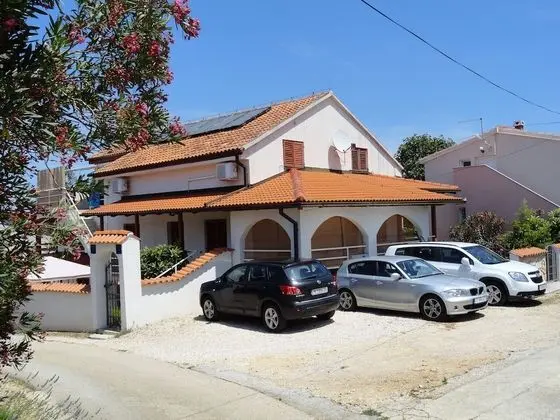 Apart Daire (Davor - with parking - A8(6))