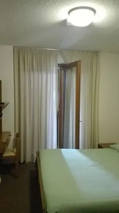 Tek Büyük Yataklı Oda, Balkon
