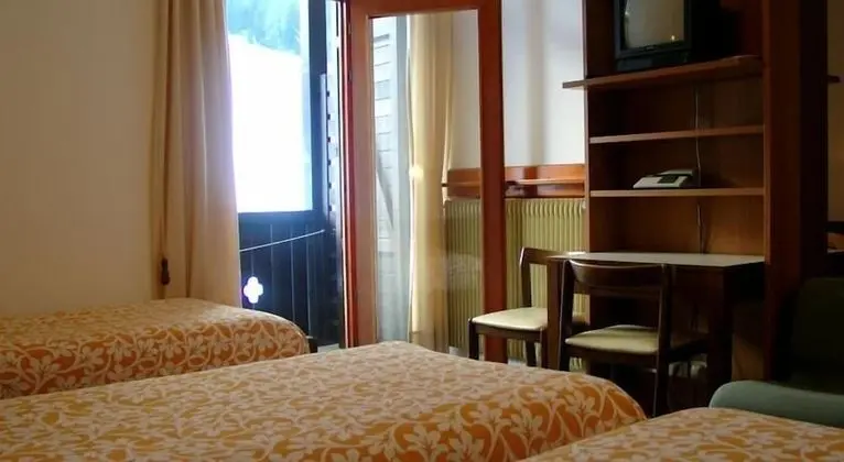 Üç Kişilik Oda