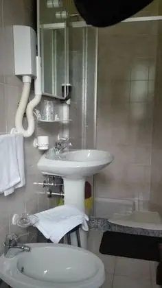 Üç Kişilik Oda
