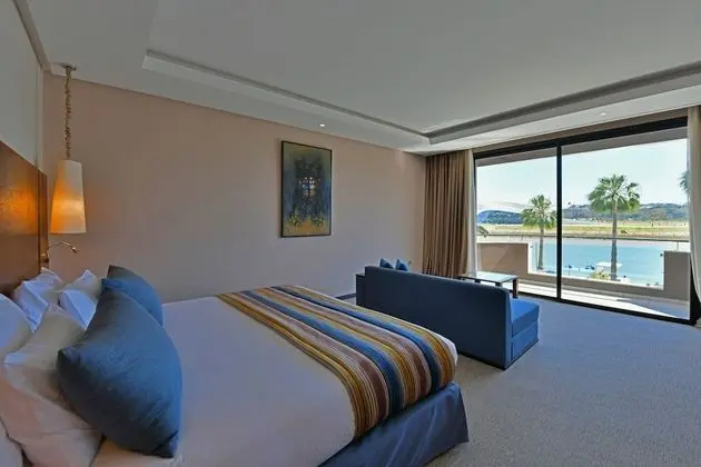Premium Oda (River View)