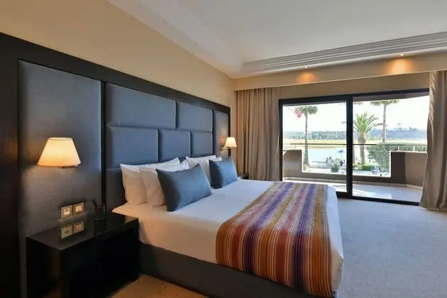 Premium Oda (River View)