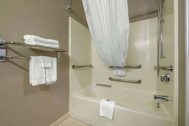 Engellilere uygun banyo