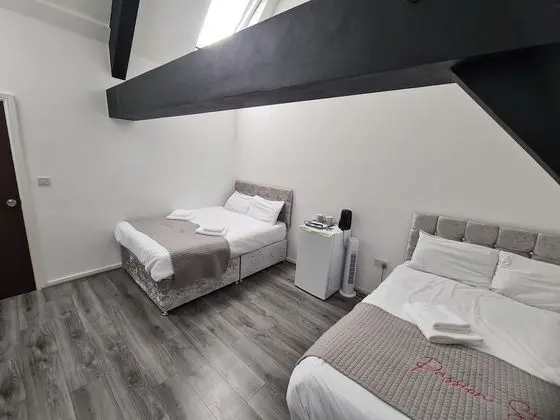 Dört Kişilik Oda, Ortak Banyo