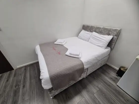 Dört Kişilik Oda, Ortak Banyo