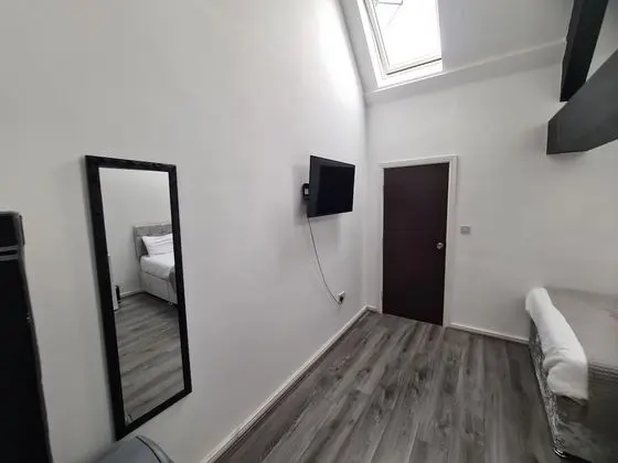 Dört Kişilik Oda, Ortak Banyo