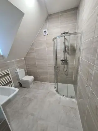 Dört Kişilik Oda, Ortak Banyo