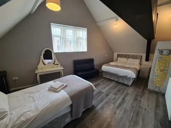 Üç Kişilik Oda, Ortak Banyo