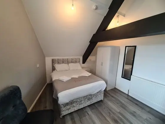 Üç Kişilik Oda, Ortak Banyo