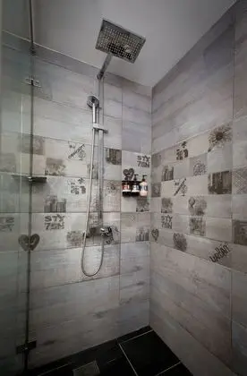 Tek Büyük Yataklı Oda, Balkon