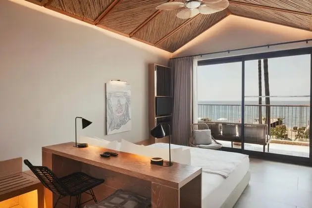 DELUXE SEA VIEW ROOM