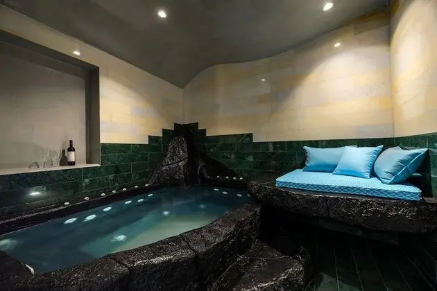 Elegant Suite, Indoor Jetted Tub