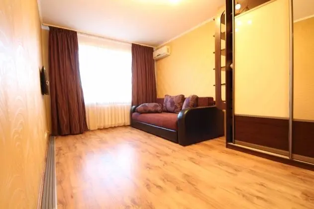 Apart Daire, 1 Yatak Odası (Chelyabinska 17)