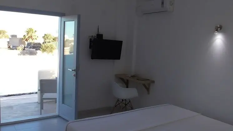 Tek Büyük veya İki Ayrı Yataklı Oda, Havuz Manzaralı