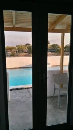 Tek Büyük veya İki Ayrı Yataklı Oda, Havuz Manzaralı