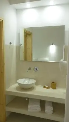 Tek Büyük veya İki Ayrı Yataklı Oda, Havuz Manzaralı