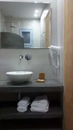 Tek Büyük veya İki Ayrı Yataklı Oda, Havuz Manzaralı