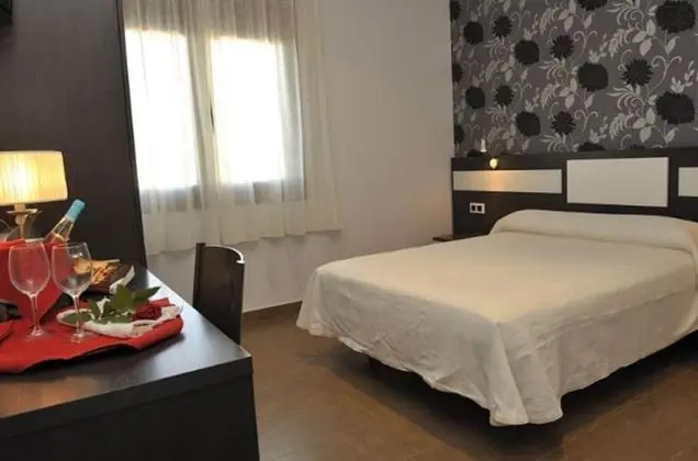 Büyük Yataklı Tek Kişilik Oda