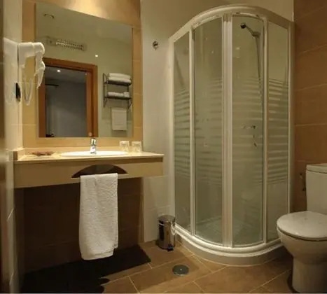 Büyük Yataklı Tek Kişilik Oda