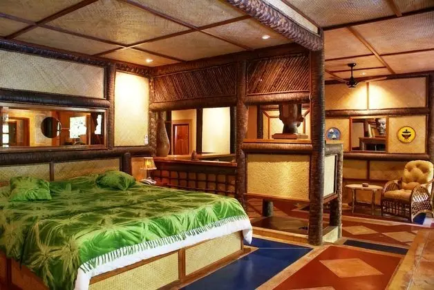 Luxury Oda