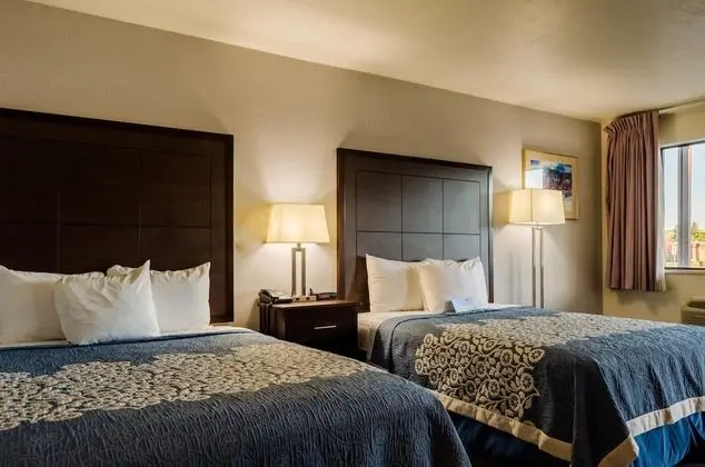 Oda, 2 Büyük (Queen) Boy Yatak, Sigara İçilmez