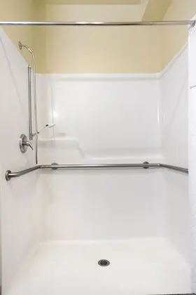 Oda, 1 En Büyük (King) Boy Yatak, Engellilere Uygun, Sigara İçilmez (Mobility Accessible)