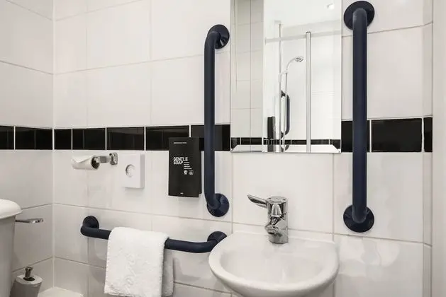 Oda, 1 Çift Kişilik Yatak, Engellilere Uygun, Sigara İçilmez
