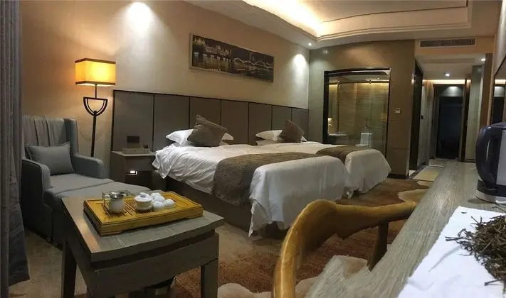 Oda, 1 En Büyük (King) Boy Yatak, Sigara İçilebilir, Executive Katı