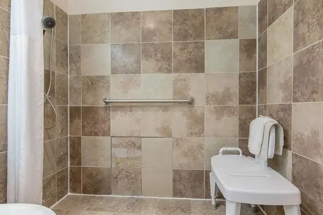 Engellilere uygun banyo