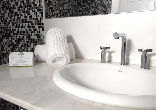 Süit, 1 En Büyük (King) Boy Yatak, Engellilere Uygun