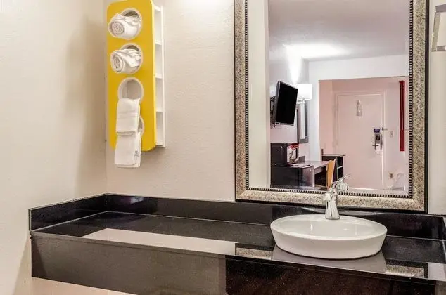 Deluxe Oda, 2 Çift Kişilik Yatak, Sigara İçilebilir, Buzdolabı ve Mikrodalga
