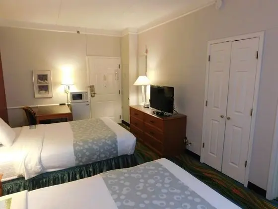 Oda, 1 En Büyük (King) Boy Yatak, Engellilere Uygun, Sigara İçilmez