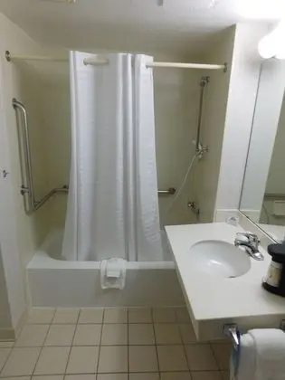 Oda, 1 En Büyük (King) Boy Yatak, Engellilere Uygun, Sigara İçilmez