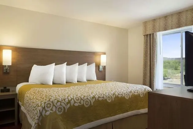 Süit, 1 En Büyük (King) Boy Yatak, Engellilere Uygun, Sigara İçilmez (One-Bedroom Suite)