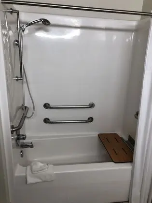 Oda, 1 En Büyük (King) Boy Yatak, Engellilere Uygun, Sigara İçilmez (Mobility,Roll-In Shower)