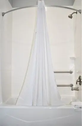 Oda, 2 Büyük (Queen) Boy Yatak, Engellilere Uygun, Sigara İçilmez (Mobility,Hearing,Tub w/Grab Bars)