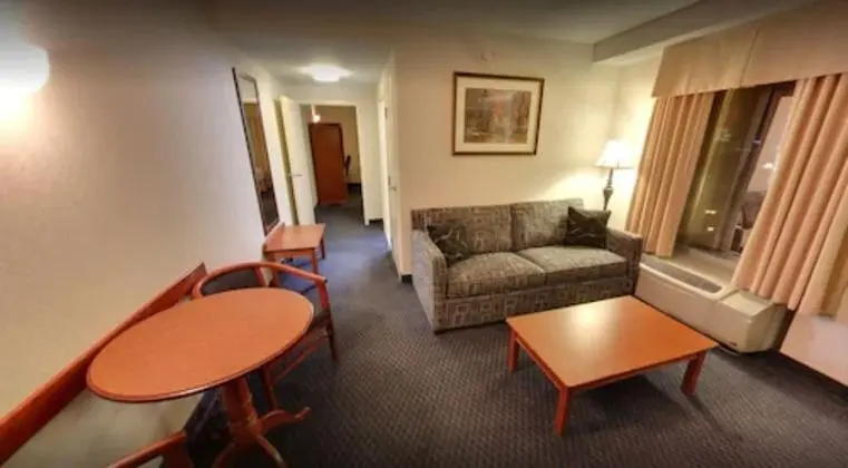 Süit, 1 Yatak Odası (2 Queen Beds and 1 Sofa Bed)