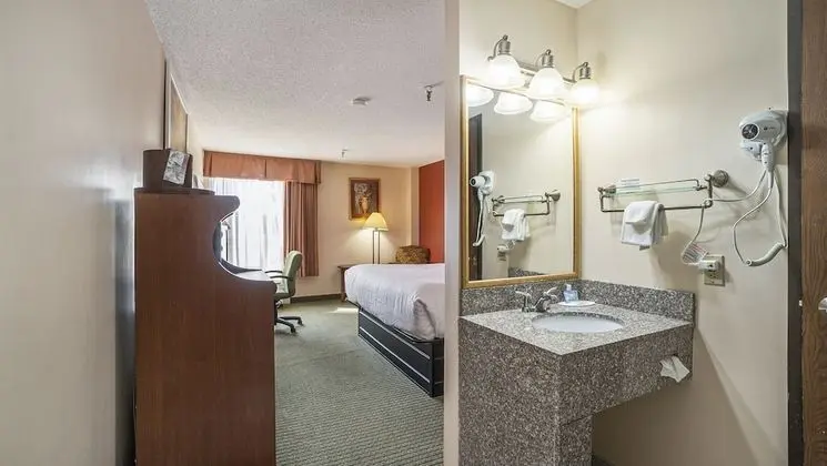 Oda, 1 En Büyük (King) Boy Yatak, Engellilere Uygun, Sigara İçilmez (Mobility, Tub with Grab Bars)