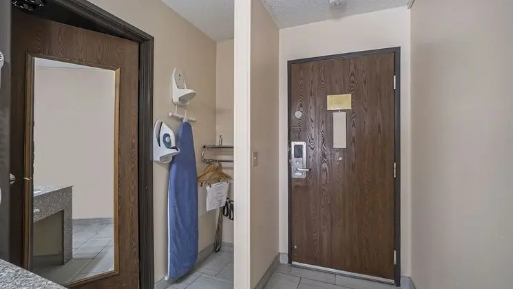 Oda, 2 Büyük (Queen) Boy Yatak, Engellilere Uygun, Sigara İçilmez (Mobility, Roll-In Shower)