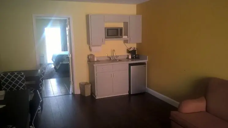 Süit, 1 En Büyük (King) Boy Yatak, Sigara İçilmez, Manzaralı (One Bedroom, Poolside View)